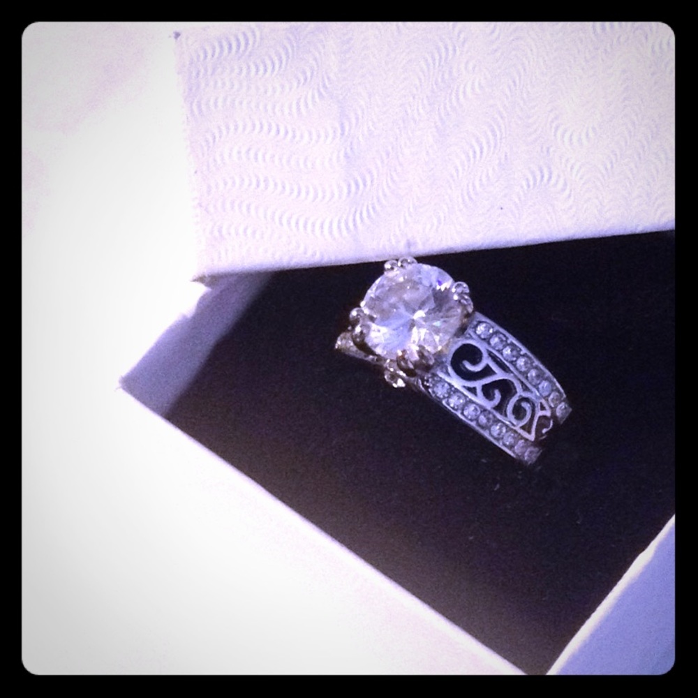 Engagement ring swirl to it